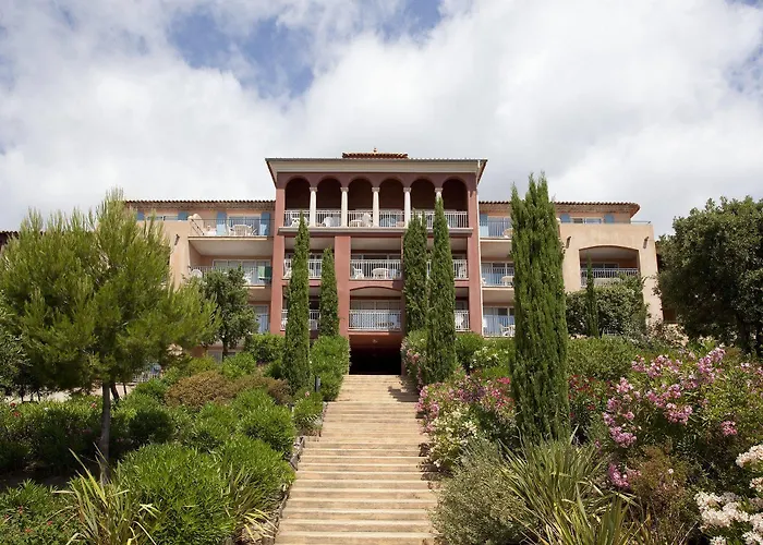 מלון P&v Le Hameau Des Issambrr 3*