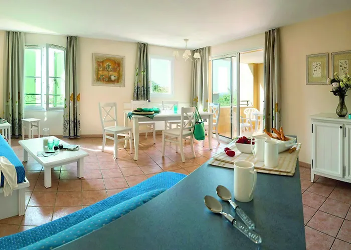 P&v Le Hameau Des Issambrr מלון 3*